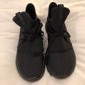 Adidas tubular size 8